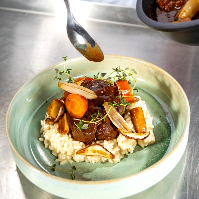 Wolno gotowana goleń wołowa/ risotto borowikowe Wolno gotowana goleń wołowa/ risotto borowikowe